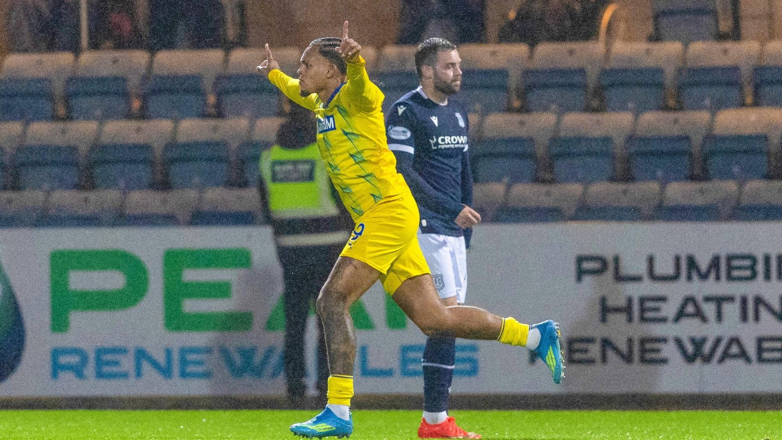 St Johnstone and Dundee Share Spoils in Thrilling Tayside Derby