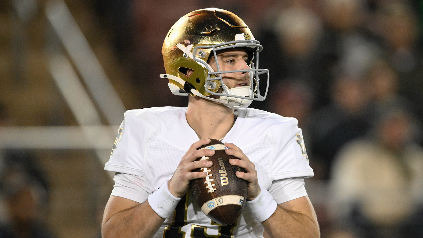 Fighting Irish and Badgers Set for Showdown at Lambeau Field