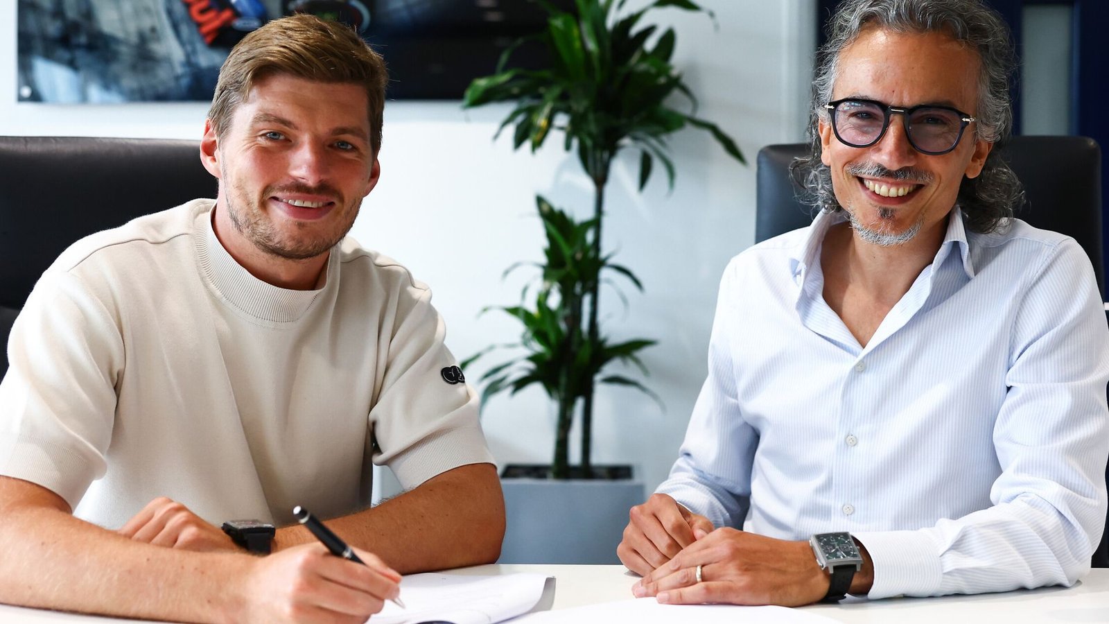 Verstappen signs new Red Bull contract