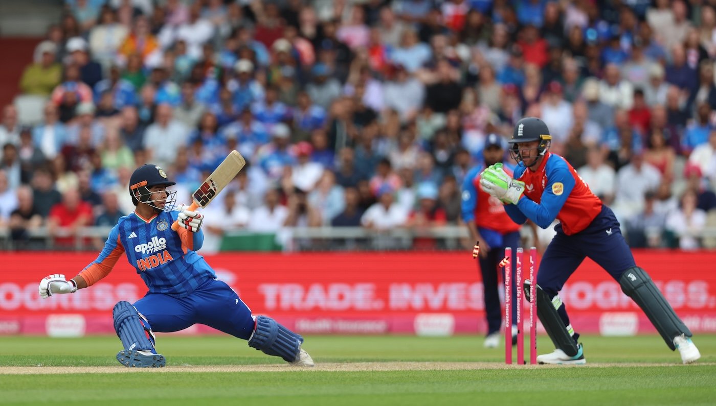 Cornered India seek recovery as England eye series win