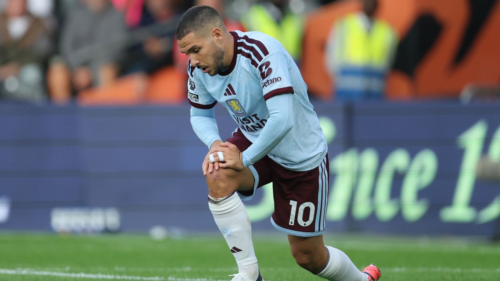 Aston Villa Earns First Premier League Point in Goalless Draw with Hull City