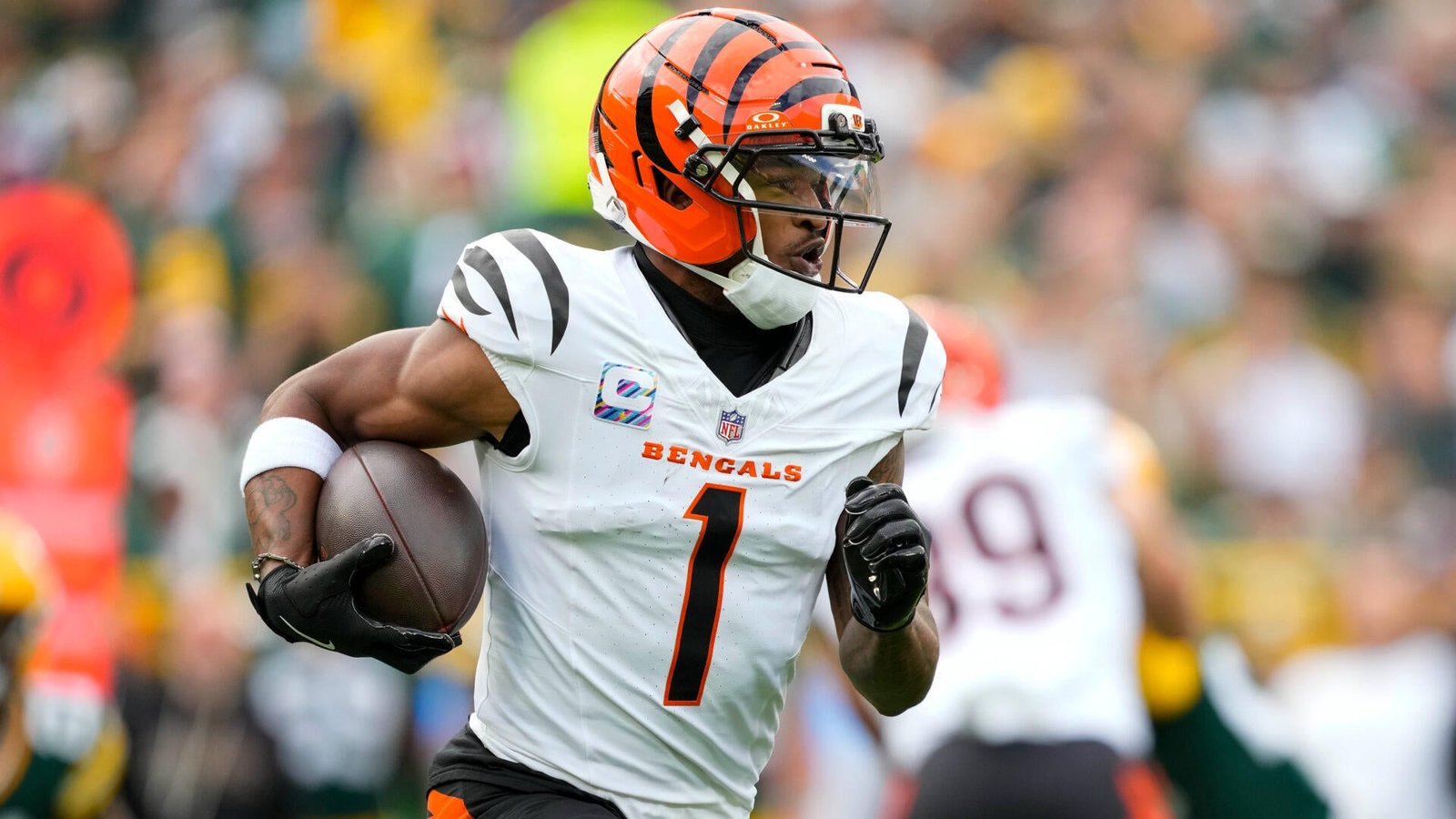 Ja'Marr Chase injury scare: Bengals All-Pro goes down awkwardly in practice, eventually walks off on his own