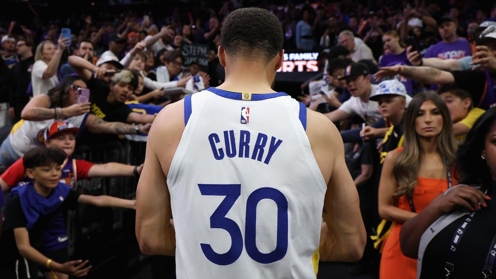 Steph Curry Aims to Conclude Career with Warriors, Says GM Mike Dunleavy