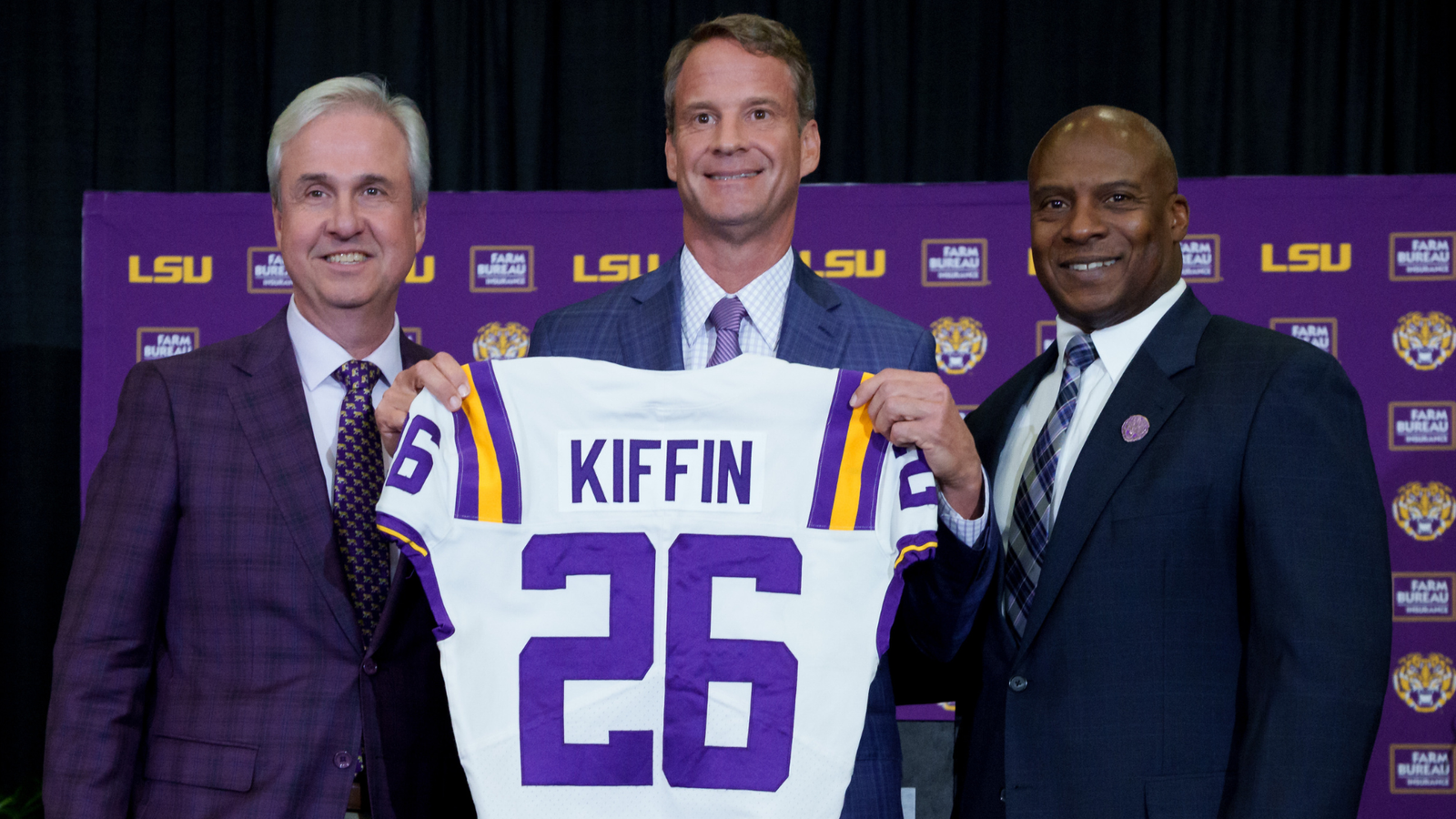 Clemson and LSU Set to Clash in 2026 College Football Week 1 Opener