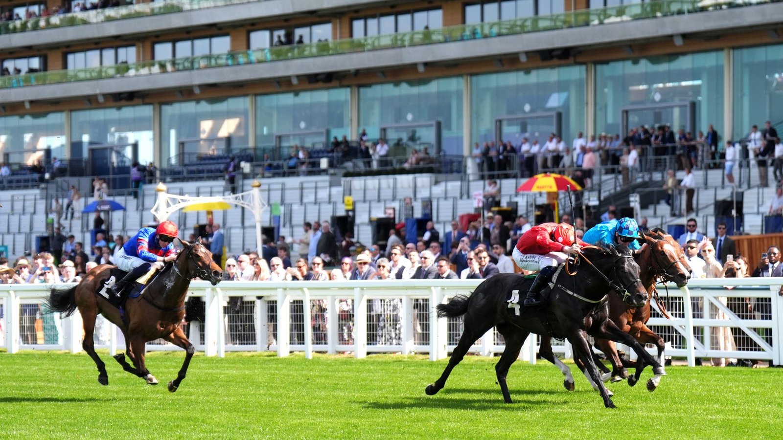 Exciting Racing Action at Ascot and Beyond This Friday