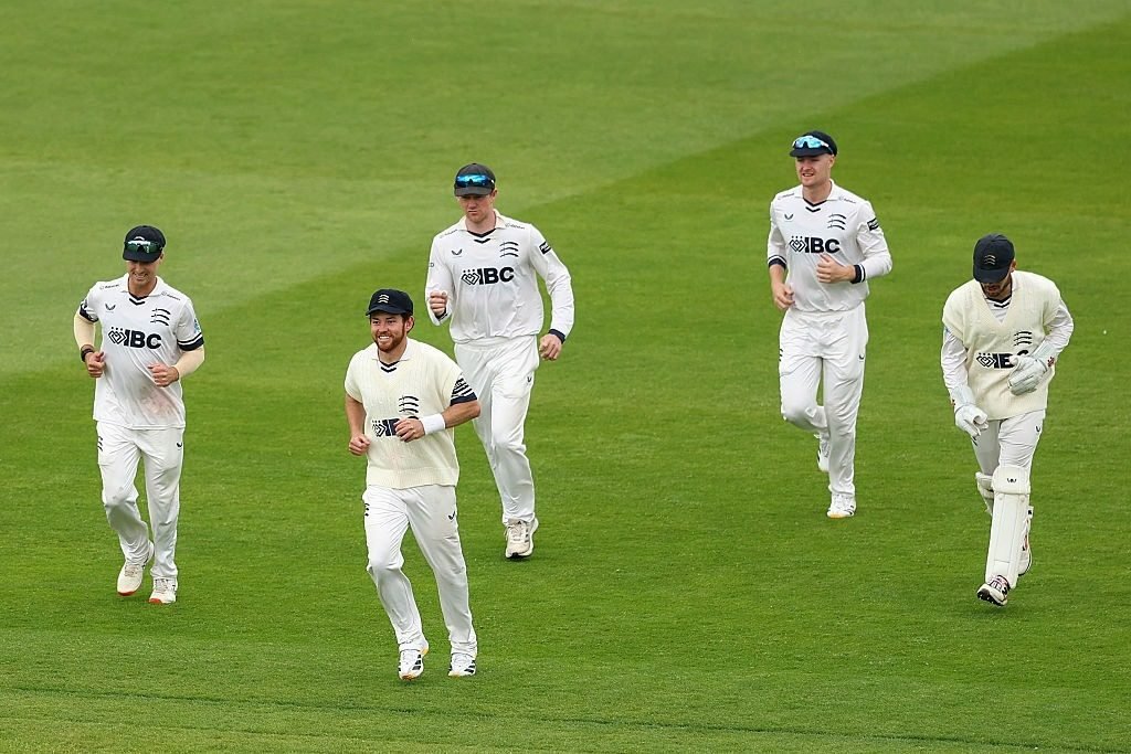 Middlesex Forfeits First Innings to Pursue Victory Against Derbyshire