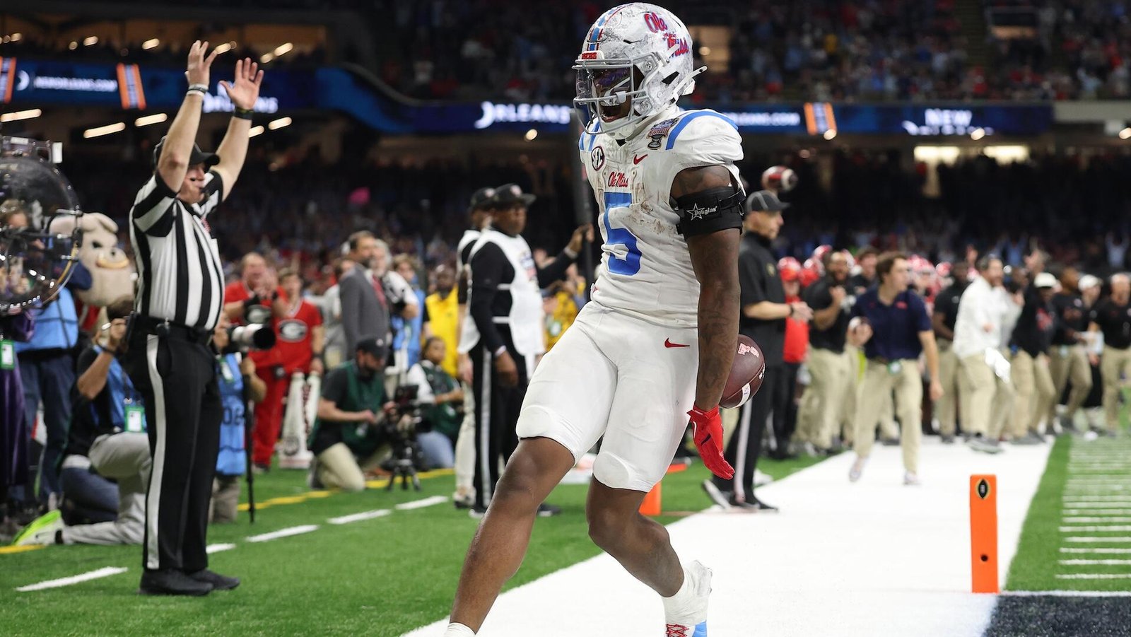 Week 1 College Football Picks: LSU vs. Clemson, Ole Miss vs. Louisville