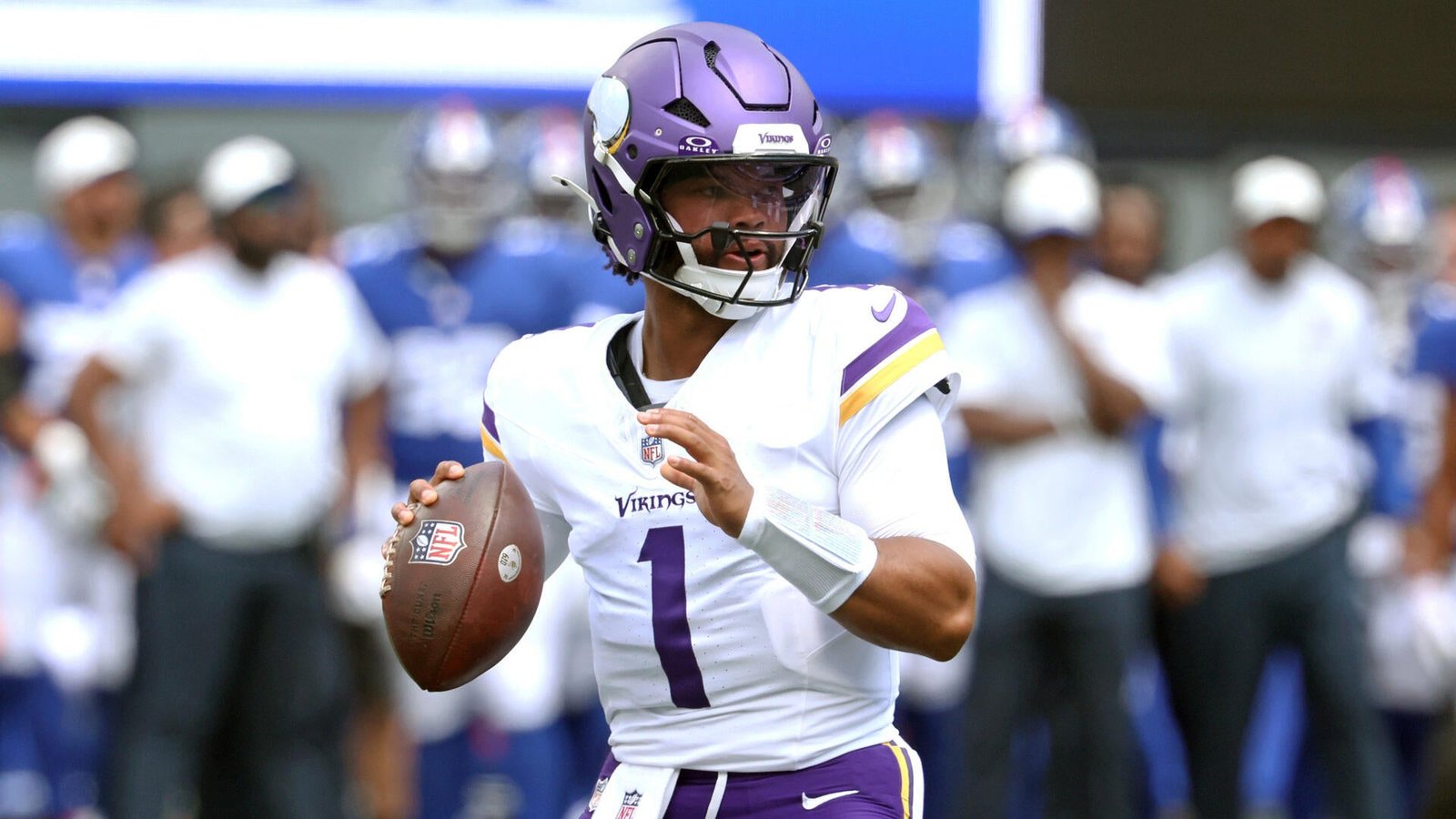 Kyler Murray Makes Debut for Vikings in NFC North Clash Against Packers