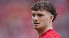 Valencia sign Liverpool's Elliott on loan