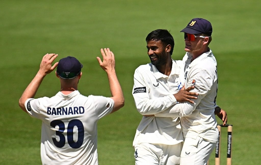 Manav Suthar Set for County Championship Return with Warwickshire
